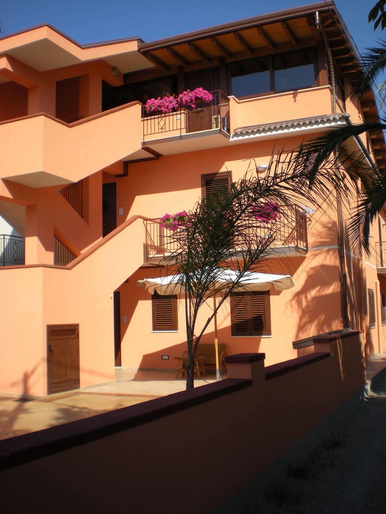 B&B Il Girasole Capo dʼOrlando Екстериор снимка