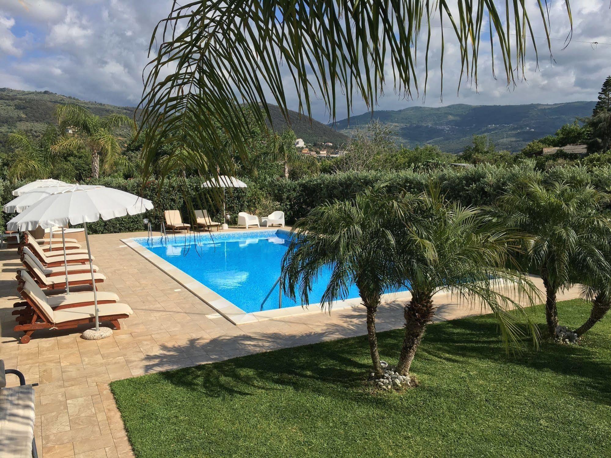 B&B Il Girasole Capo dʼOrlando Екстериор снимка